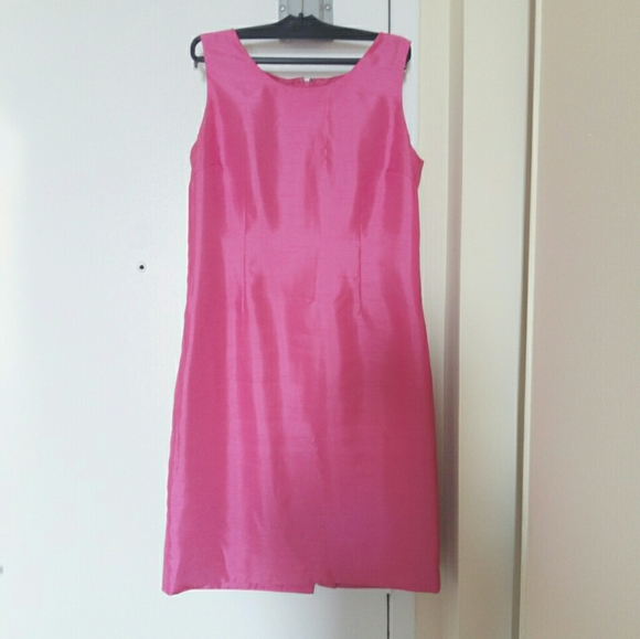 Pink dress in size small / medium - Picture 6 of 7